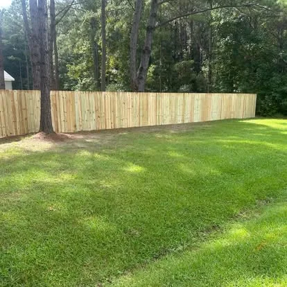 Long wood privacy fence from Beaufort Fence’s portfolio